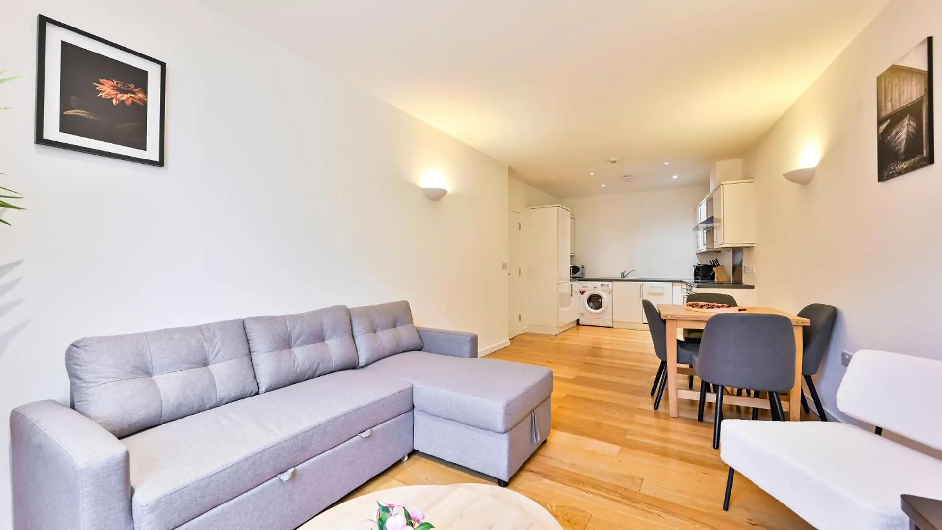 Lovely 2 Bed Tower Bridge Apartment Sleeps 6 London