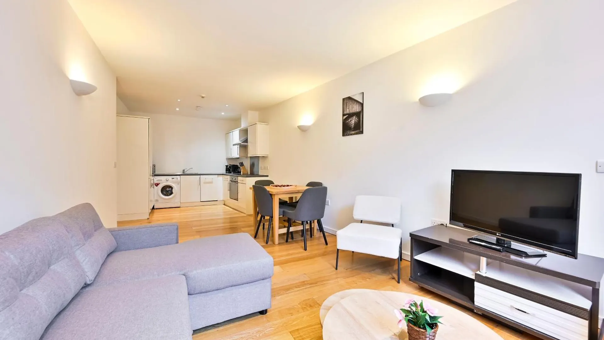 Lovely 2 Bed Tower Bridge Apartment Sleeps 6 London United Kingdom