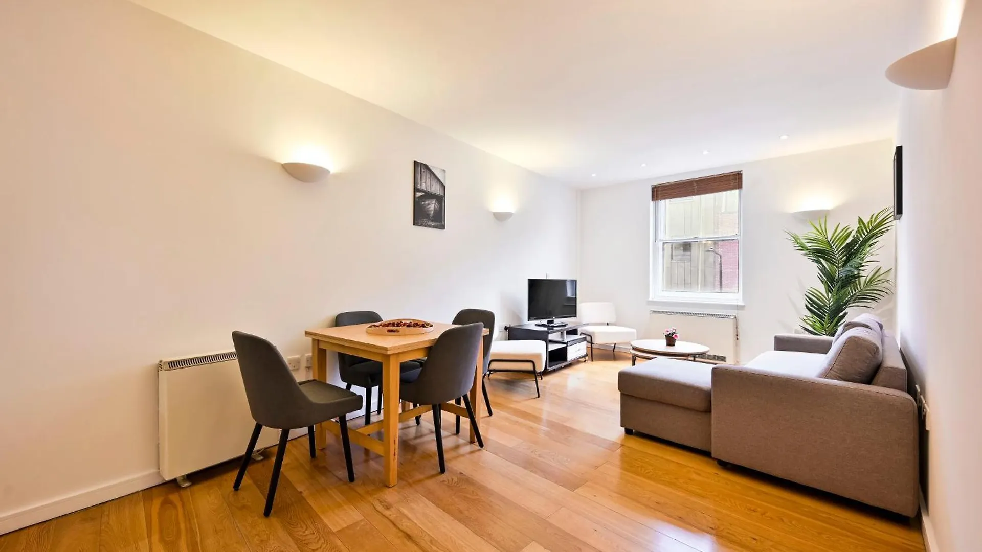 Lovely 2 Bed Tower Bridge Apartment Sleeps 6 London