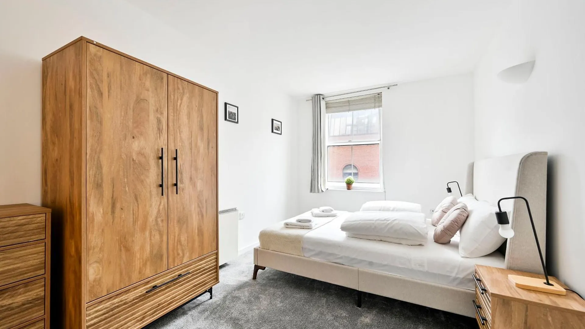 Lovely 2 Bed Tower Bridge Apartment Sleeps 6 London