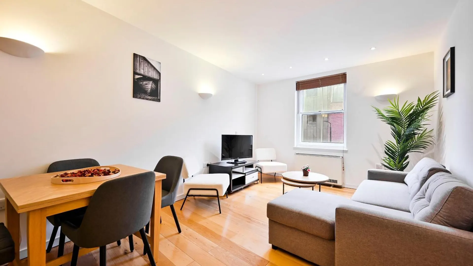 Lovely 2 Bed Tower Bridge Apartment Sleeps 6 London