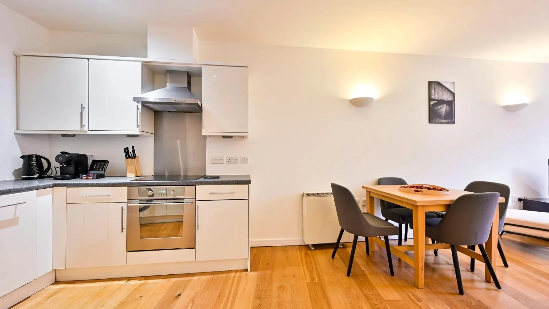 Lovely 2 Bed Tower Bridge Apartment Sleeps 6 London 0*,  United Kingdom